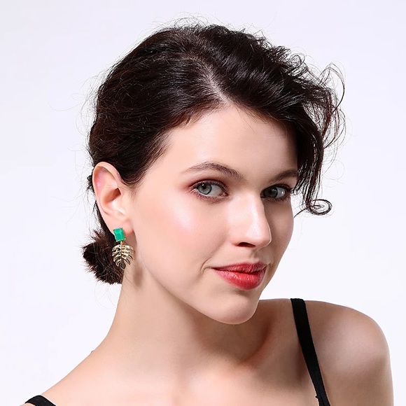 Anthropologie Gold Plated Tropical Monstera Leaves Emerald Green Drop Ea… - Picture 6 of 7